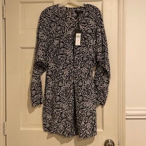 BCBG OVERSIZED DRESS SHIRT L